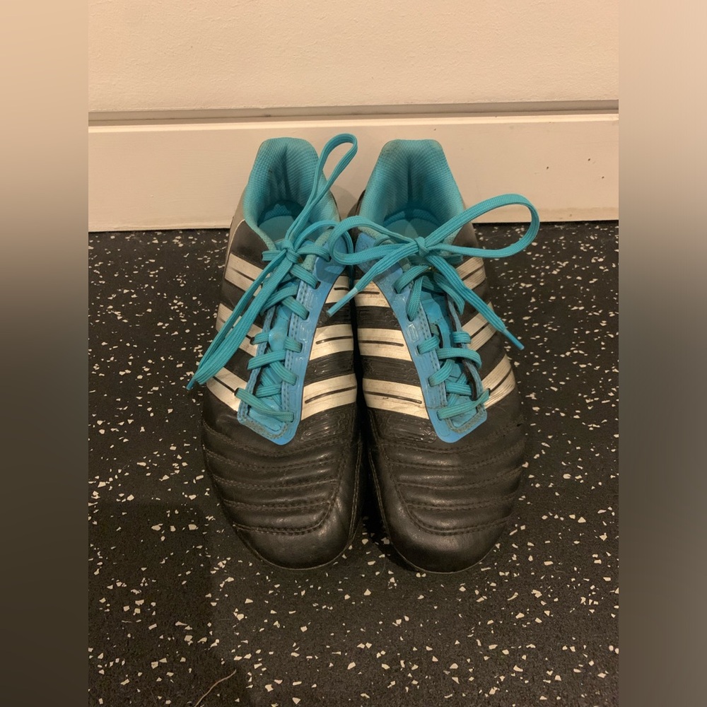 Adidas women soccer cleats US size 7 1/2 black blue silver football
